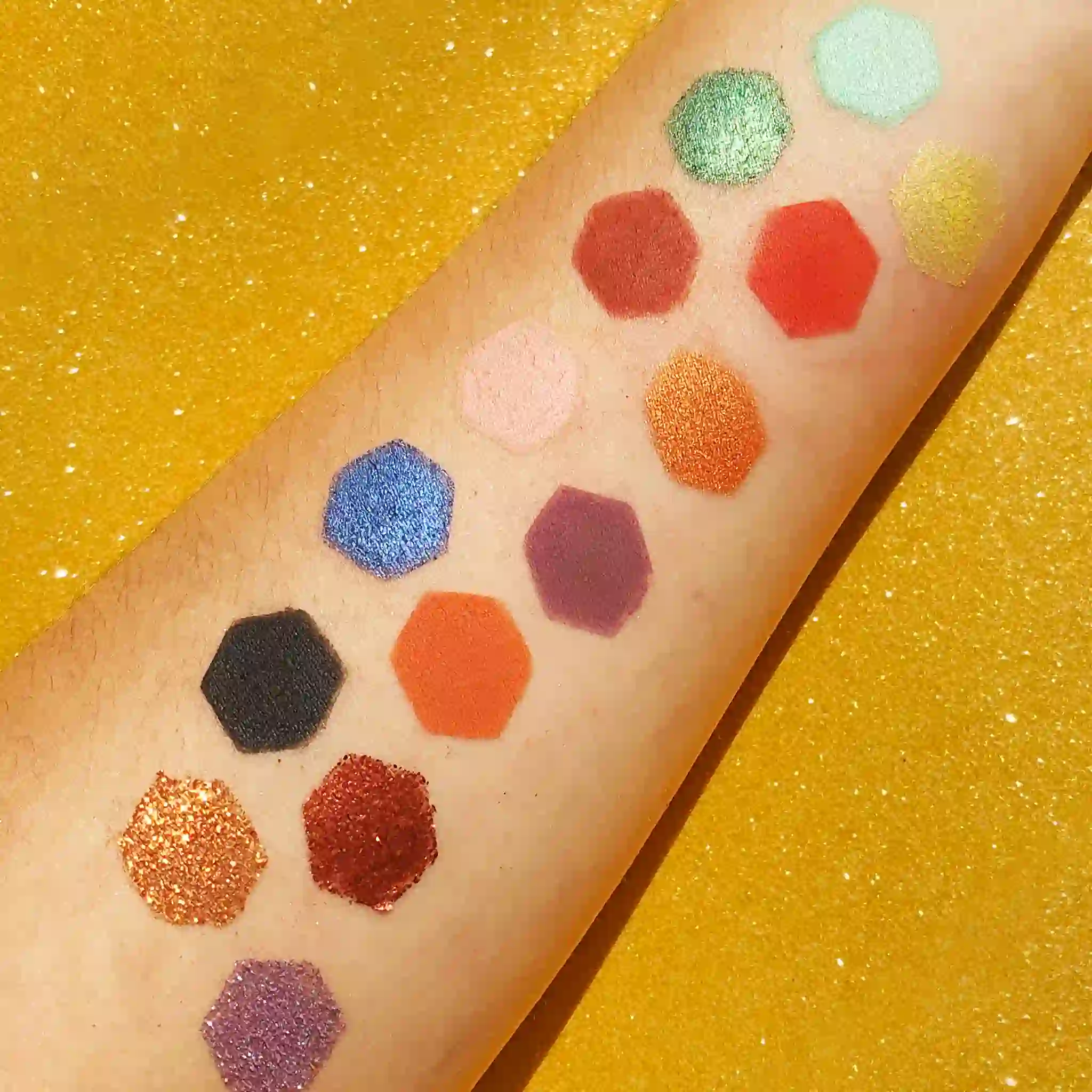 Honey Bee Eyeshadow palette - Image 3