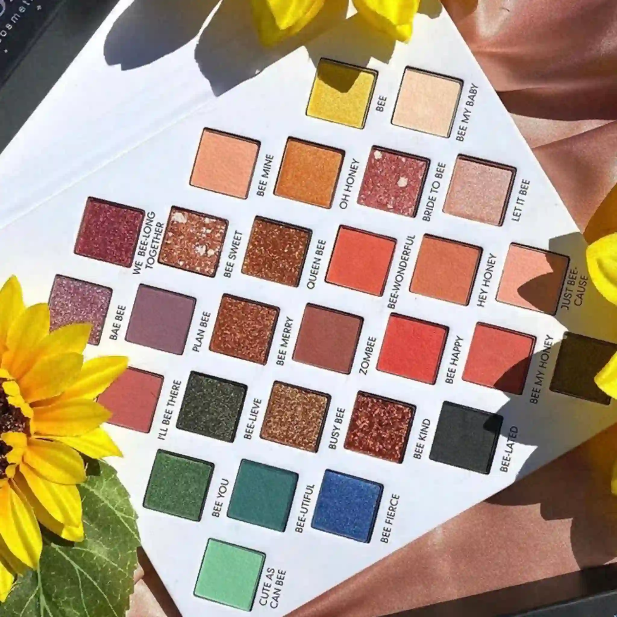 Honey Bee Eyeshadow palette - Image 4