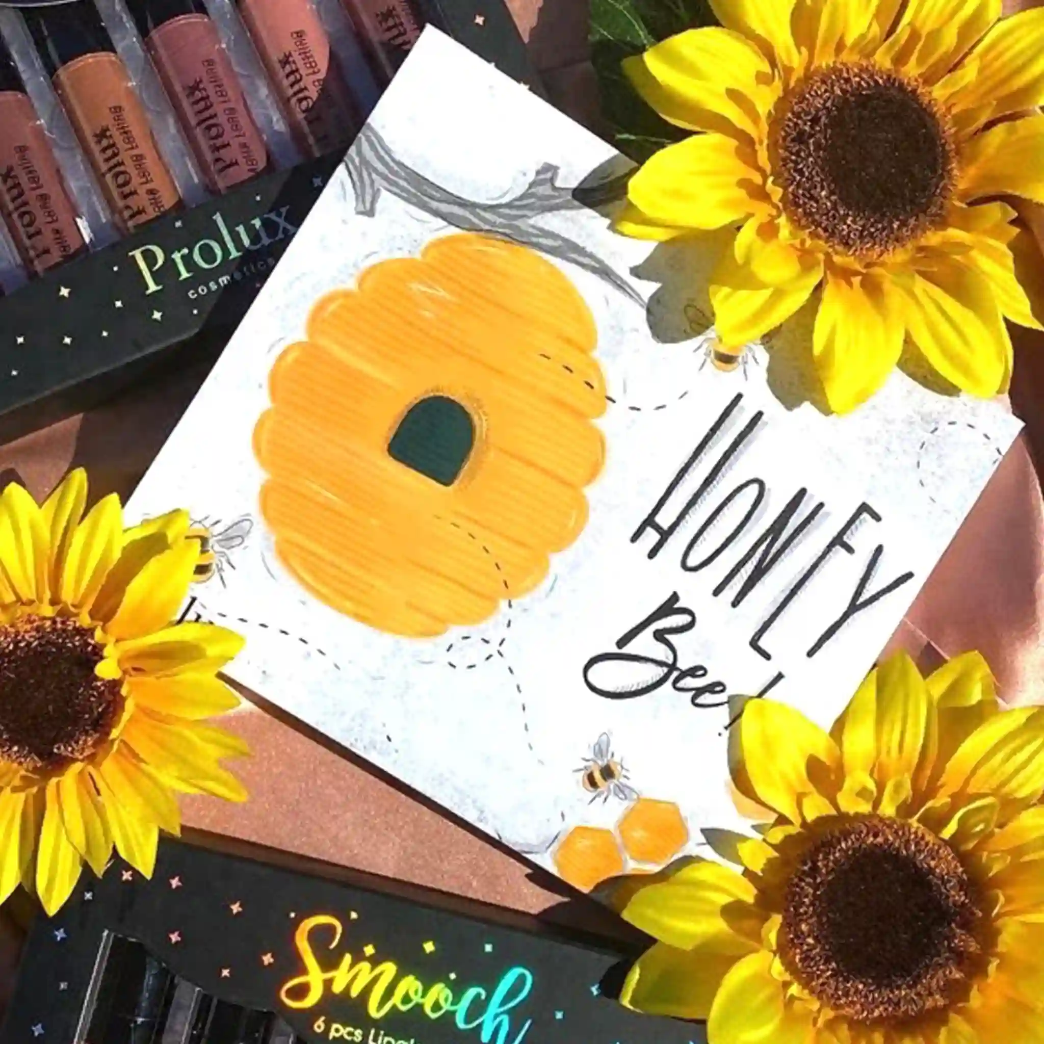 Honey Bee Eyeshadow palette - Image 5